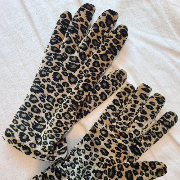 Gloves - Picture 1 of 2